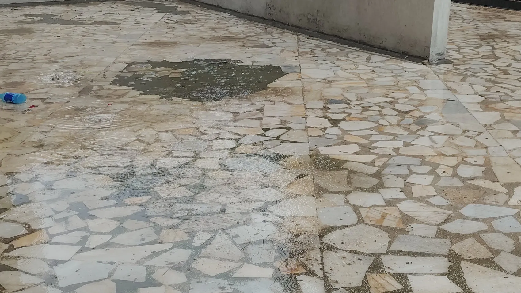 Mardin'de aniden bastıran sağanak hayatı felç etti: Ev ve dükkanlar sular altında kaldı