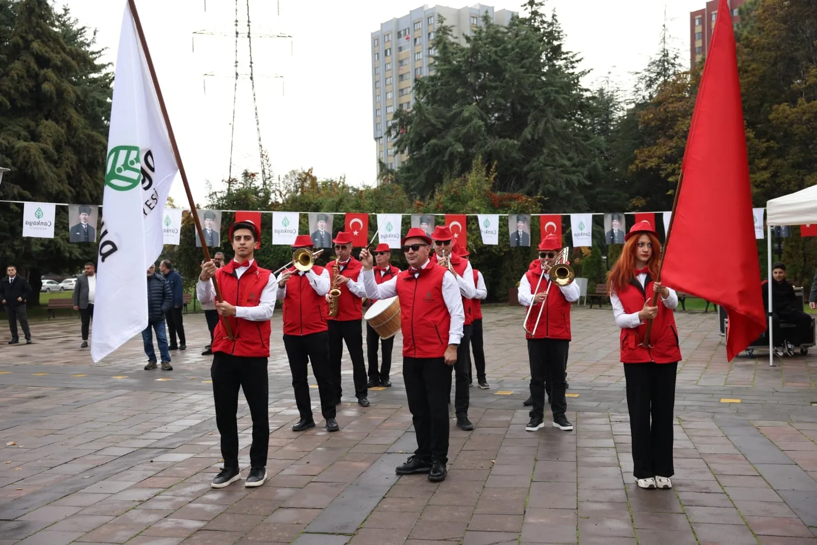 Çankaya'da Cumhuriyet coşkusu: Hüseyin Can Güner'in mesajı törene damga vurdu