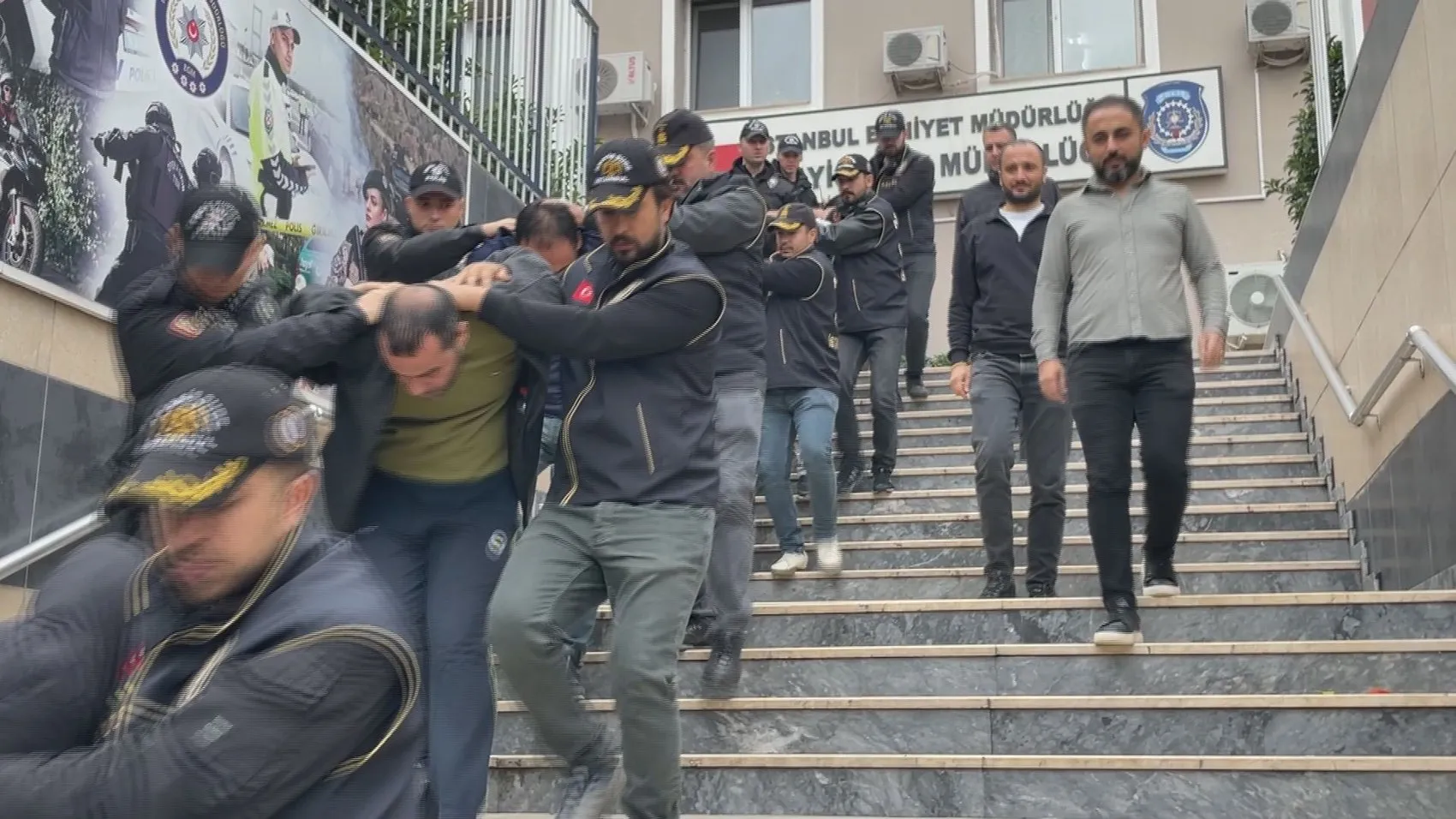 İstanbul'da eş zamanlı operasyon: Üç ilçeyi kana bulayan şebeke çökertildi