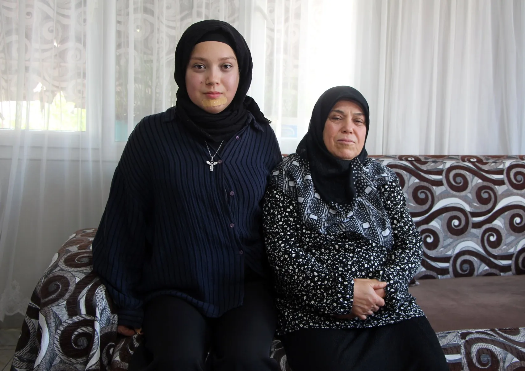 Kanserle mücadelesini kazanan Buse, okul sıralarına zaferle döndü