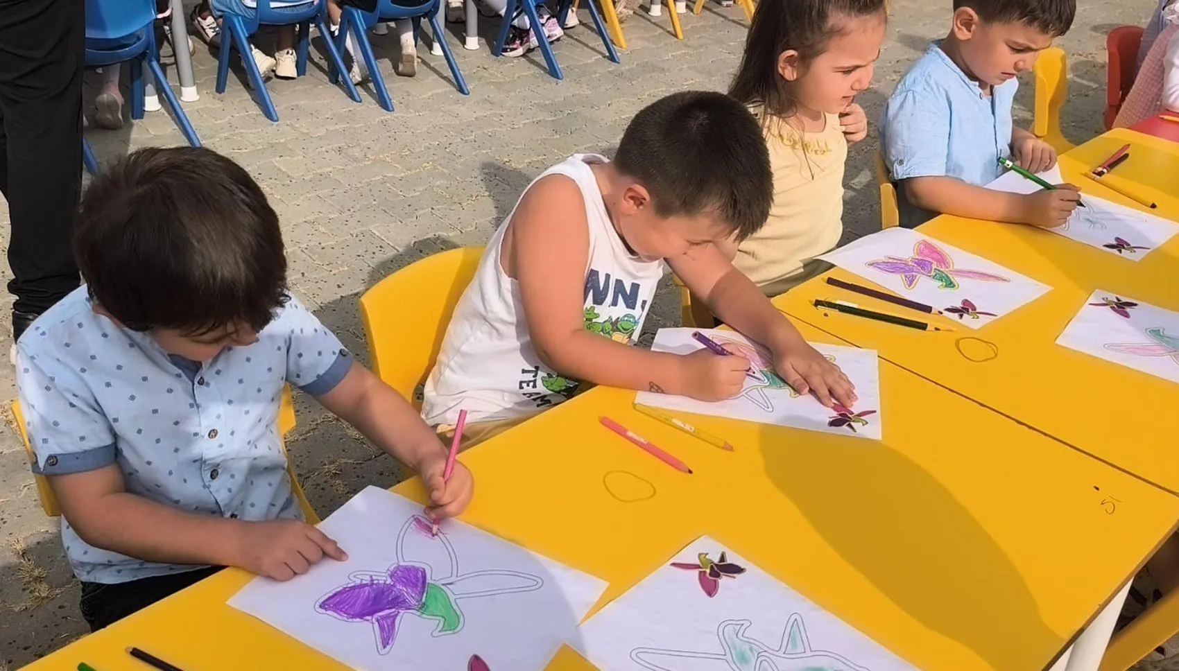 Minik ellerden Karabağ'ın simgesine dokunuş: Iğdır'da anlamlı buluşma