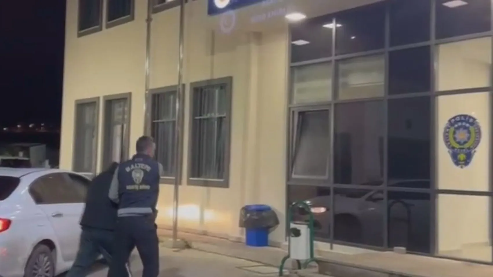 İstanbul'da uyuşturucu tacirlerine nefes kesen operasyon: Kaçarken yakalandılar