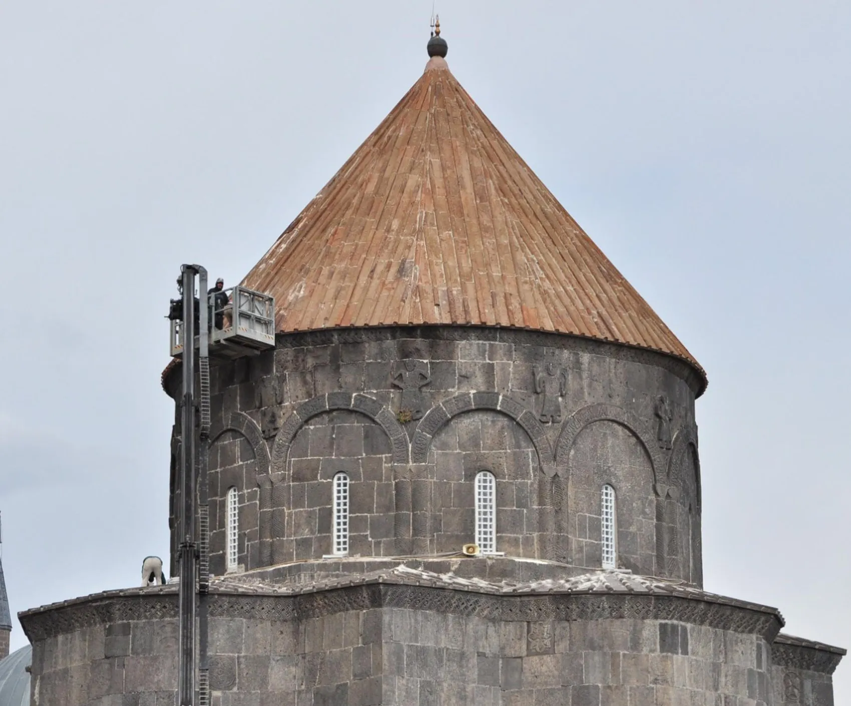 Kars'ın asırlık tanığı Kümbet Camisi'nde restorasyon süreci başladı