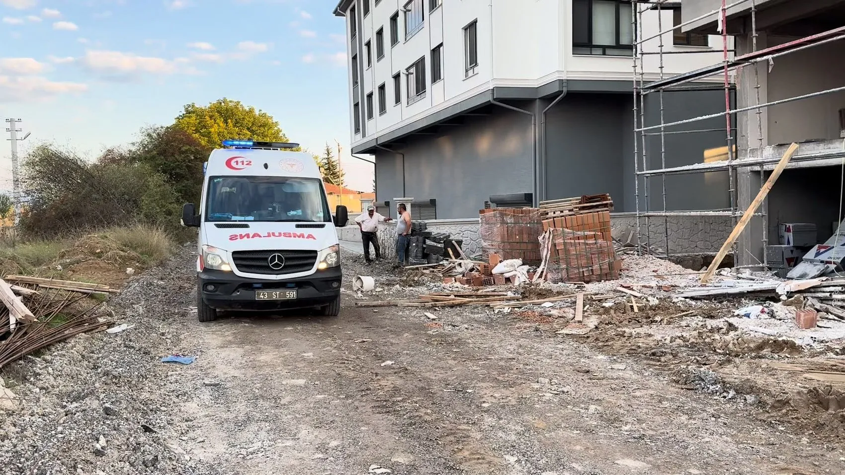 Kütahya'da korkunç kaza: Çatıdan düşen usta ölümle burun buruna geldi