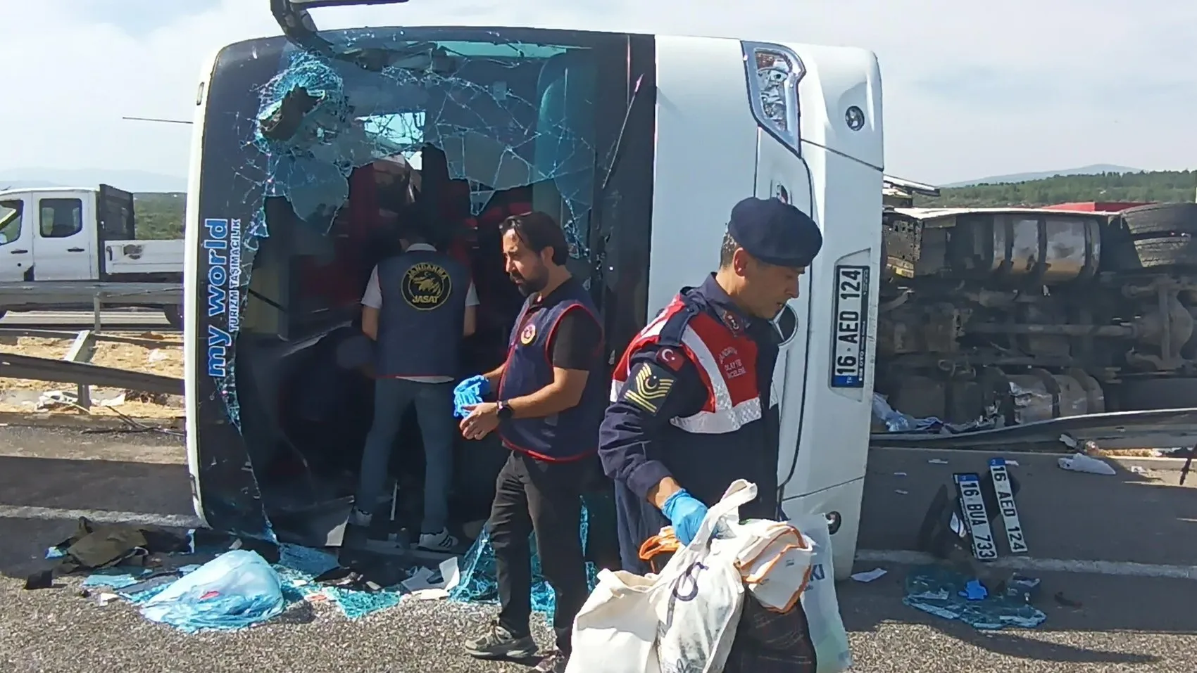 Gişeleri kaçıran otobüsün geri manevrası faciaya dönüştü: 11 can kaybı