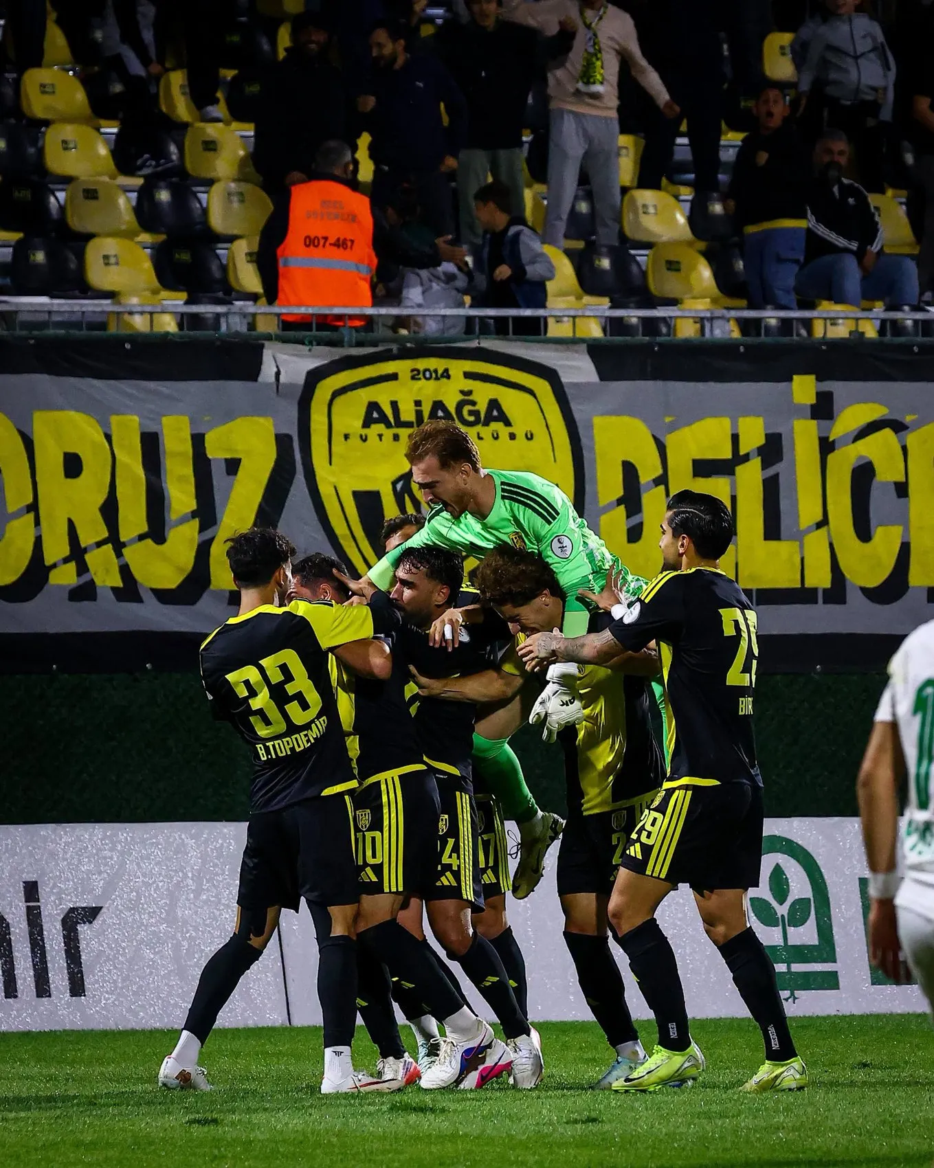 Aliağa FK'nın zorlu sınavı: Zirve takibi Erbaa'da sürecek