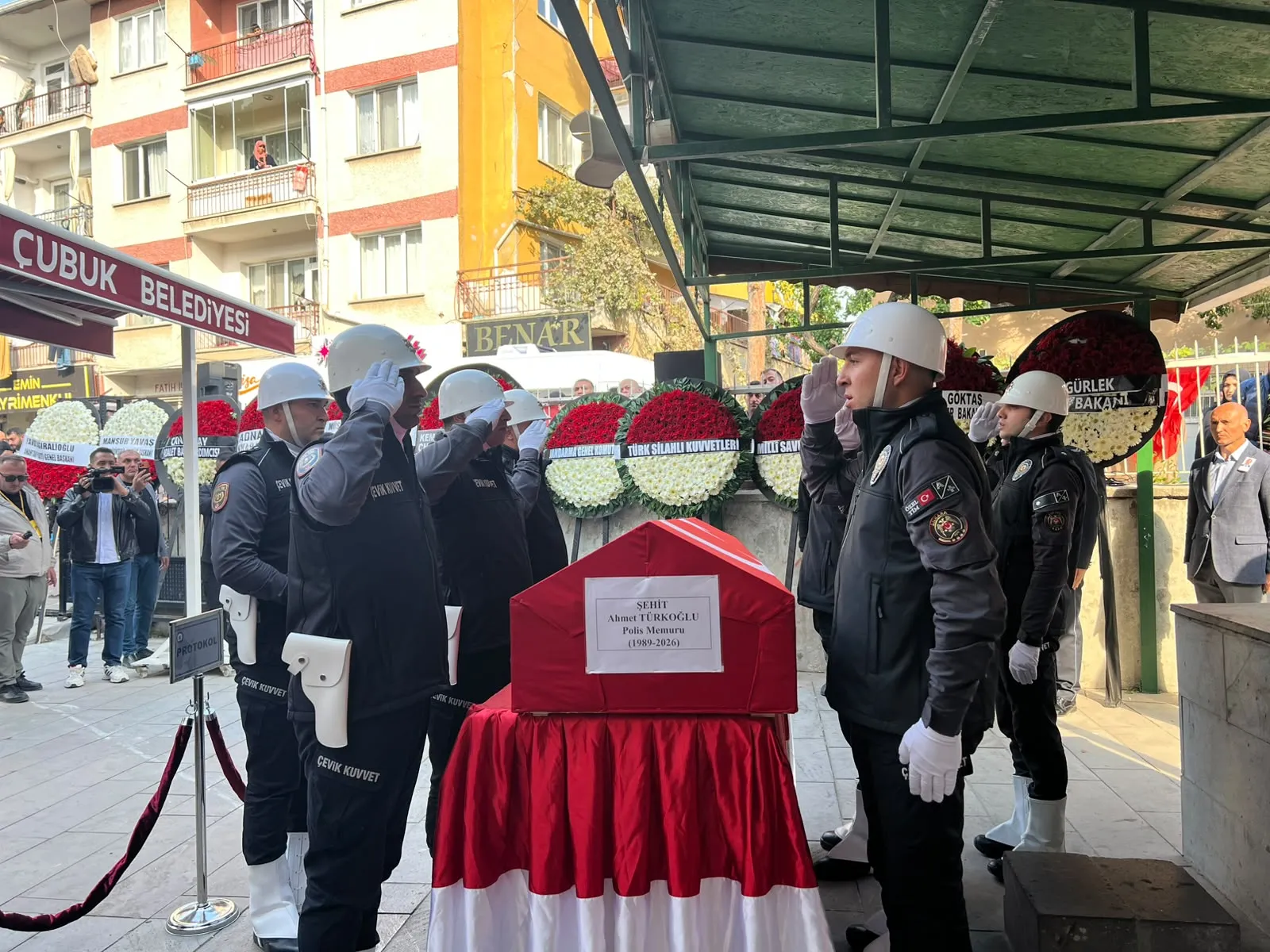 Ankara'da hüzünlü veda: Şehit polis Ahmet Türkoğlu son yolculuğuna uğurlandı