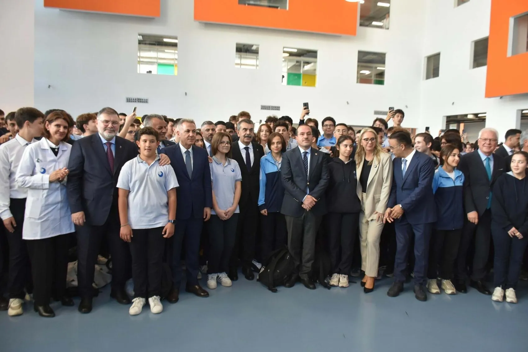 Gelecek nesillerin emaneti için eğitimde yeni dönem: Bakan Tekin İzmir'de açıkladı