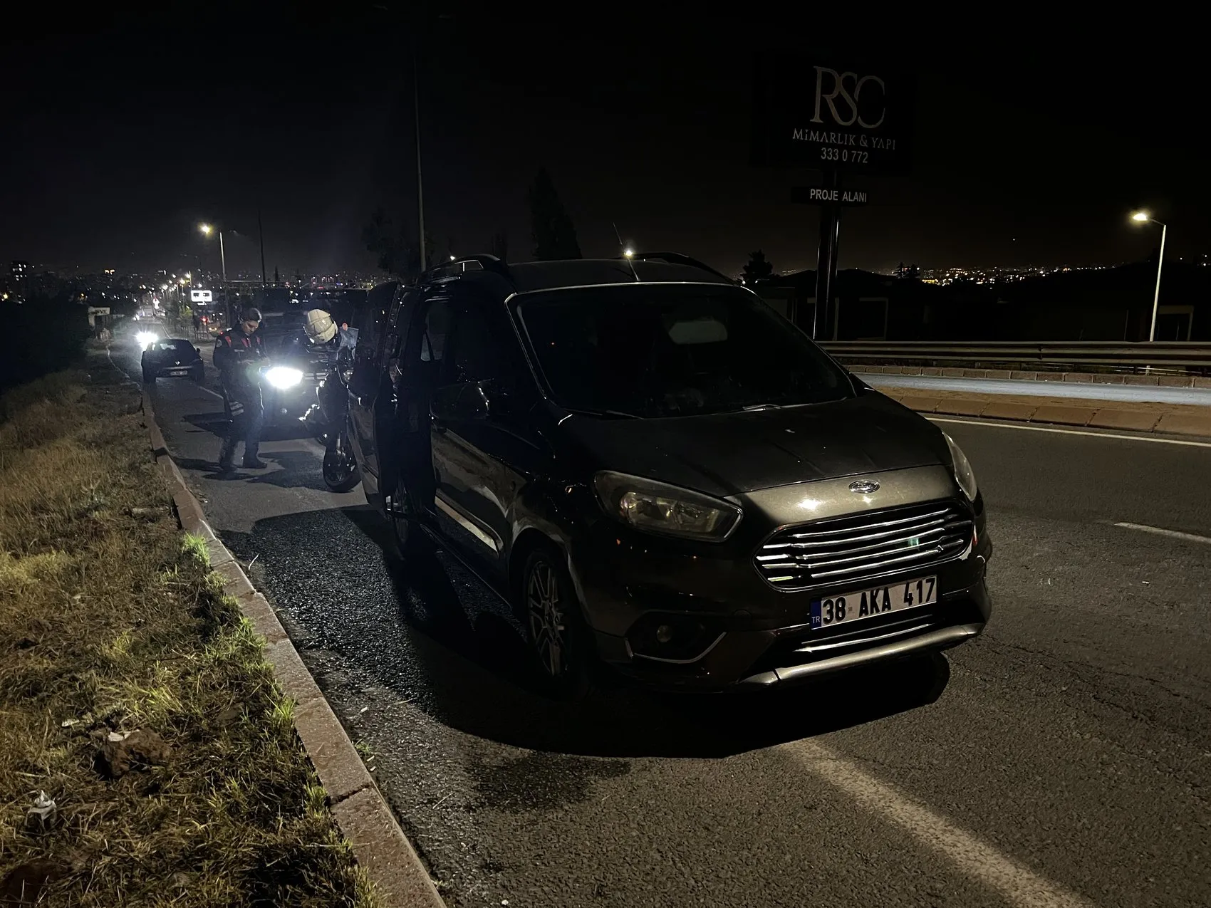 Ehliyetsiz sürücünün kaçış macerası pahalıya patladı: 335 bin liralık ceza sonrası gözyaşlarına boğuldu