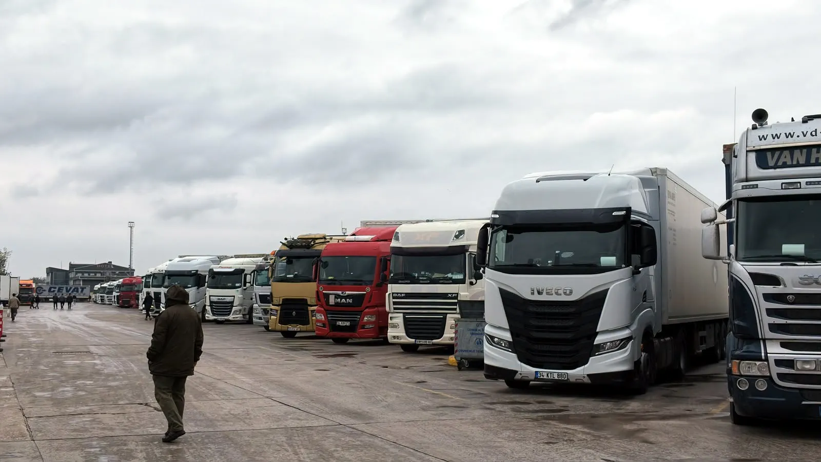Sınır kapılarında vize krizi bitti: TIR şoförleri kontak açtı