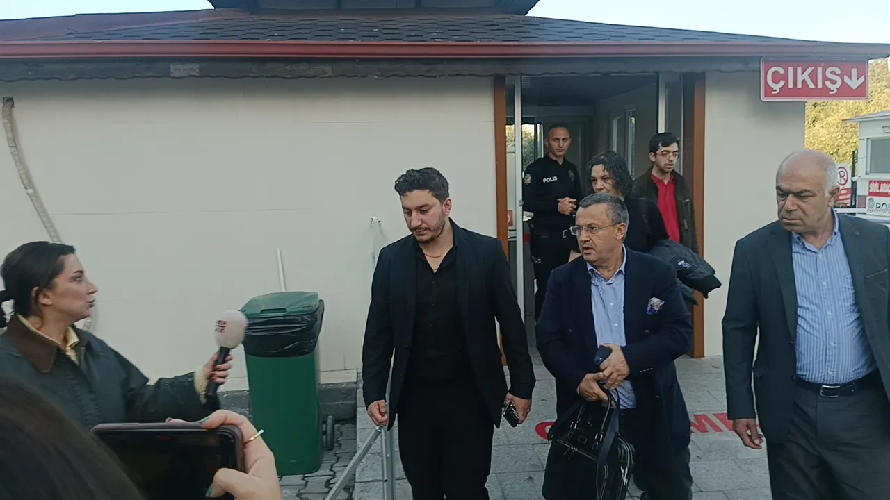 Şarkıcı Güllü'nün şüpheli ölümü: Kızı ve arkadaşı arasındaki korkunç iddialar mahkemede yüzleşti