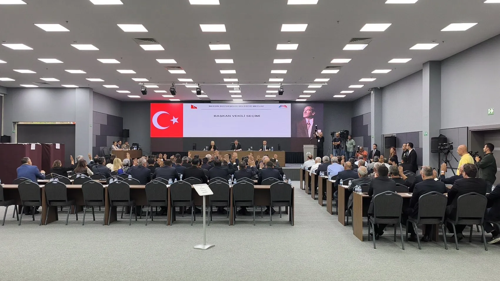 Mersin'de kritik oylama: Belediye yönetiminde yeni dönem başladı