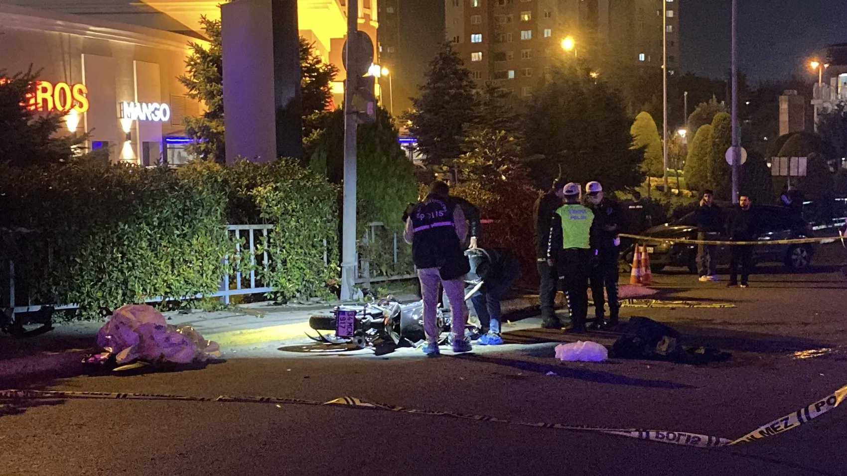Küçükçekmece'de motosikletli genç için acı son: Güvenlik kamerası o anları kaydetti