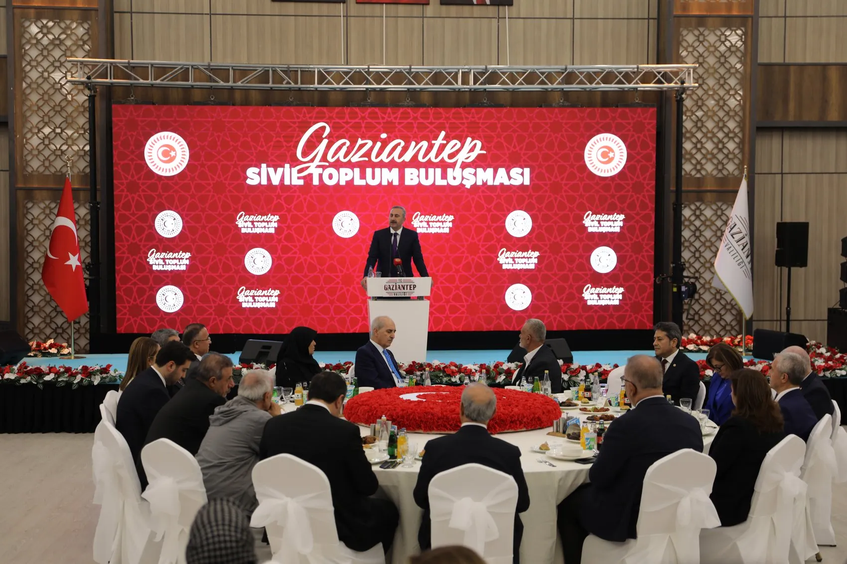 Numan Kurtulmuş'tan tarihi çağrı: 2 trilyon dolarlık kayba son veriyoruz