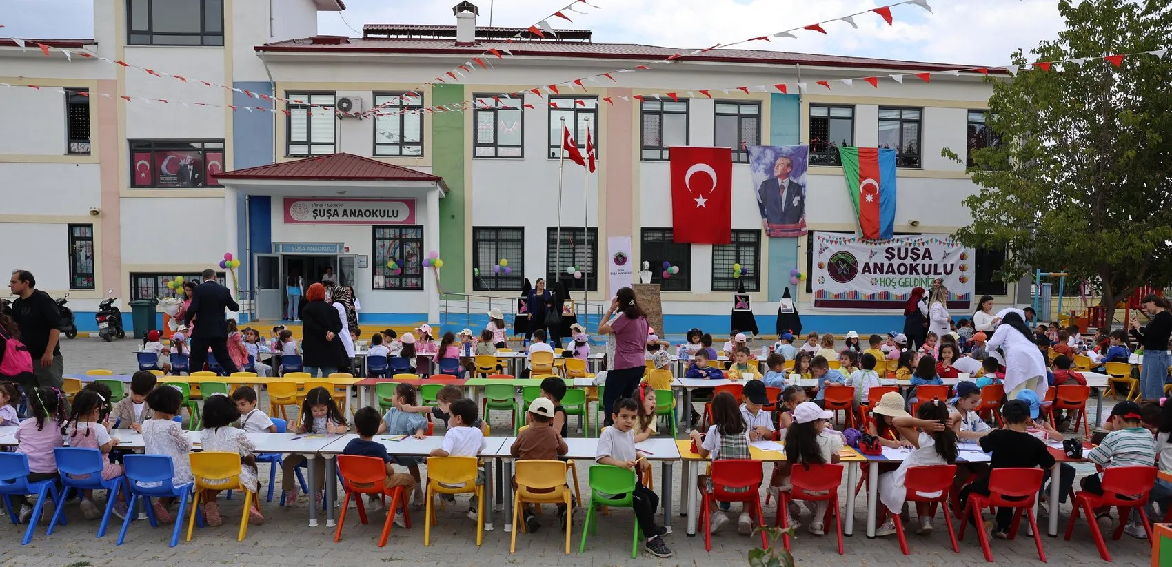 Minik ellerden Karabağ'ın simgesine dokunuş: Iğdır'da anlamlı buluşma