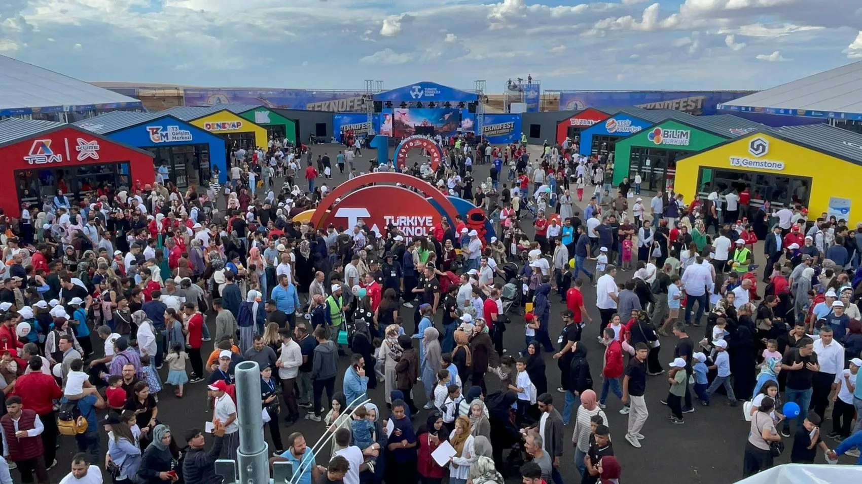 Peygamberler Şehri Şanlıurfa'da TEKNOFEST Rüzgarı: Gençler Türkiye Yüzyılı'nın Mimarı Olacak