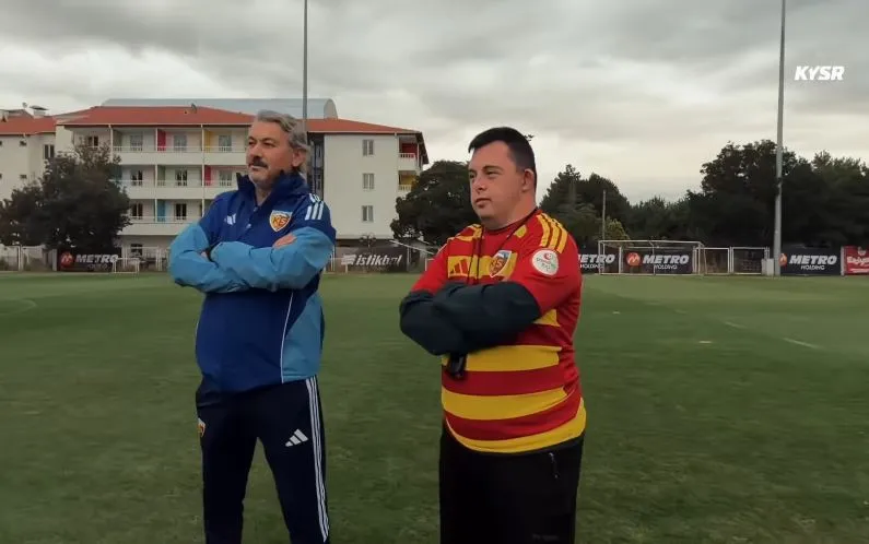 Kayserispor'un en neşeli taktik hocası sahaya indi