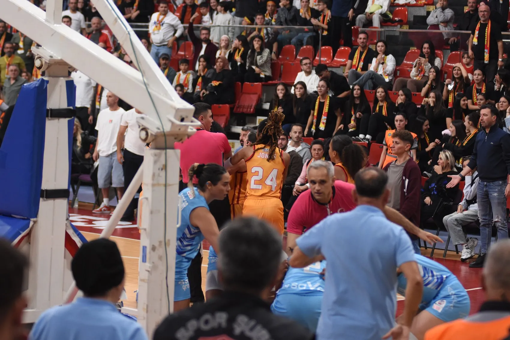 Kadir Has Salonu'nda nefes kesen düello: Kayseri geriden geldi, galibiyeti kaptı