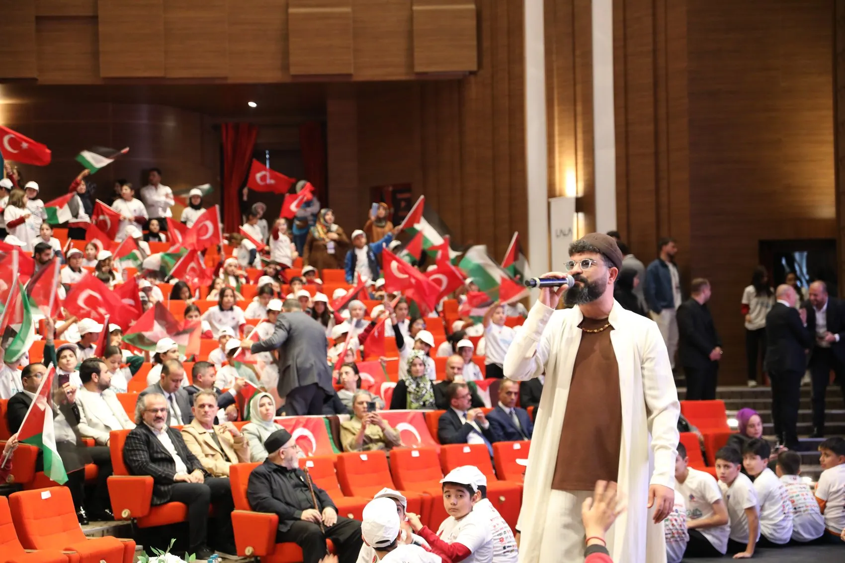 Bilal Erdoğan'dan Gaziantepli gençlere vizyon çağrısı: Sadece okumayın, dünyayı değiştirin