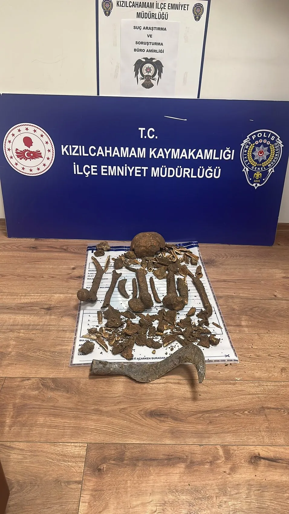17 yıllık sır yangınla ortaya çıktı: Evin zemininde dehşet verici bulgular
