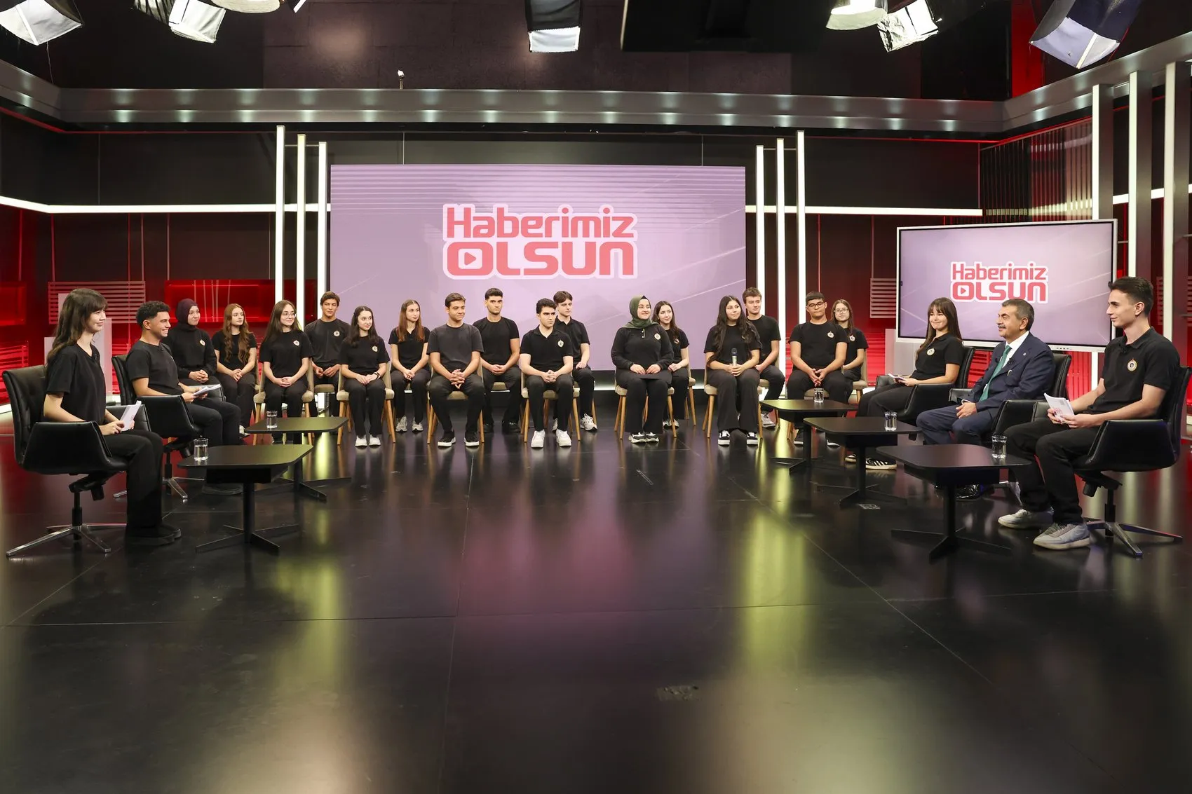 Bakan Tekin'den genç iletişimcilere tam destek: Medyanın geleceği bu sıralarda şekilleniyor