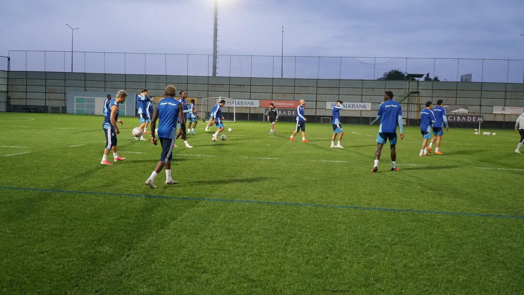 Rizespor'un Macar savunmacısı Attila Mocsi'den Fenerbahçe maçı öncesi iddialı çıkış: Puan veya puanlar hedefliyoruz
