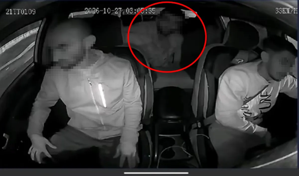 Diyarbakır'da takside unutulan telefonun akıbeti kamerada: Yolcu soğukkanlılıkla cebine attı