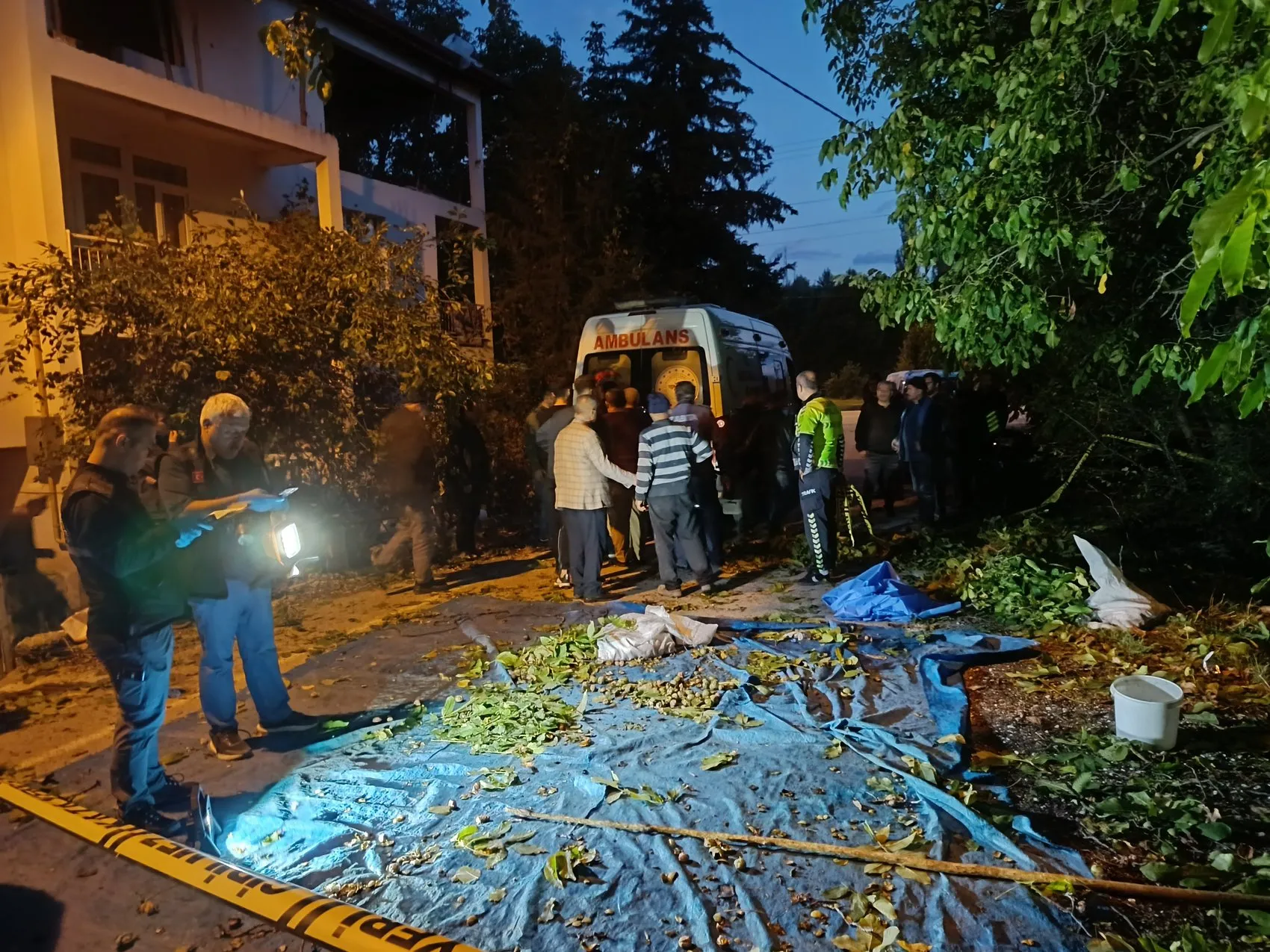 Burdur'da hasat vakti gelen acı son: Sekiz metre yükseklikten düşen yaşlı adam kurtarılamadı