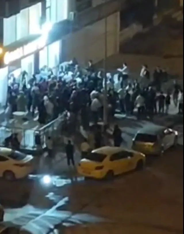 Mutlulukla Başlayan Gece Kabusa Döndü: Nişan Töreninde Sandalyeler Havada Uçuştu