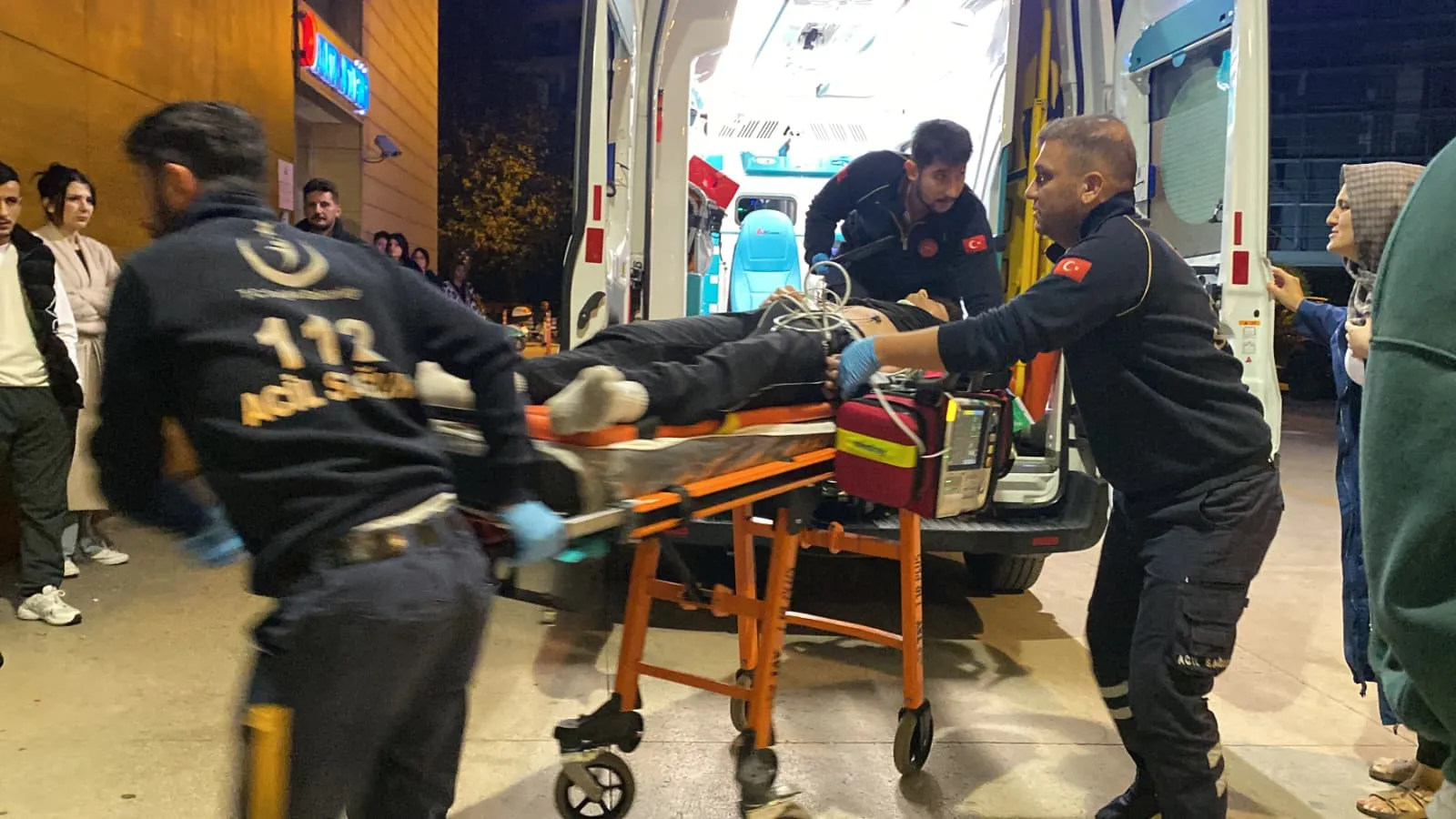 İnegöl'de gece yarısı dehşeti: Balkondan düşen genç yaşam mücadelesi veriyor