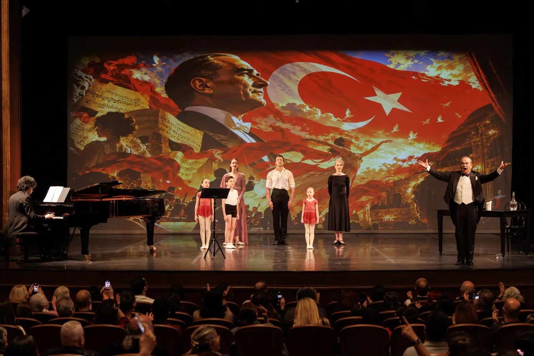Cumhuriyetin Sanat Mirası Süreyya Sahnesi'nde Yankılandı