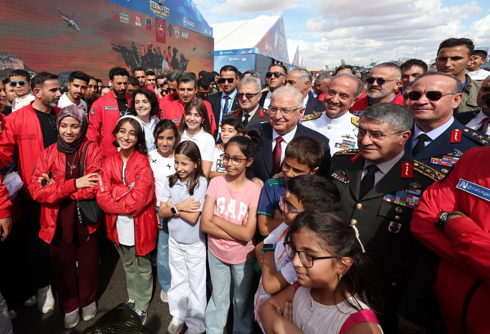 Şanlıurfa'da TEKNOFEST Rüzgarı: Bakan Güler ve Komuta Kademesi Gençlerle Buluştu