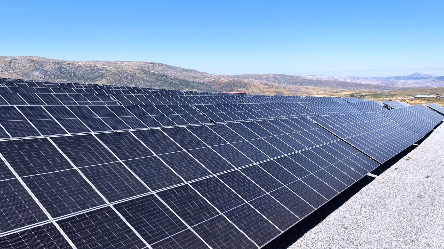 Bakanlıkta güneş devrimi: Ankara'daki yerleşke artık kendi elektriğini üretiyor