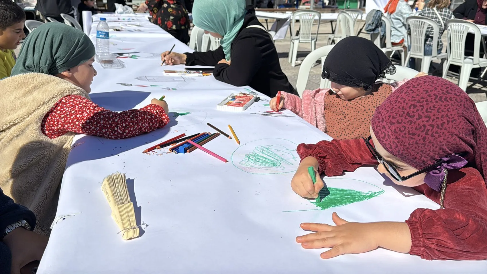 Samsun'un minik yüreklerinden Gazze'ye fırça darbesi: Hayallerini kağıda döktüler