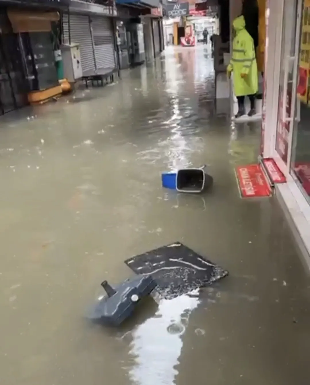 Zonguldak'ta kabus dolu gece: Dereler taştı, duvarlar yıkıldı