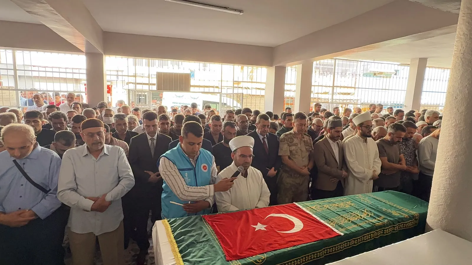 Denizden gelen acı haber: Saliha Miray, kardeşinin ebedi istirahatgahında huzura kavuştu