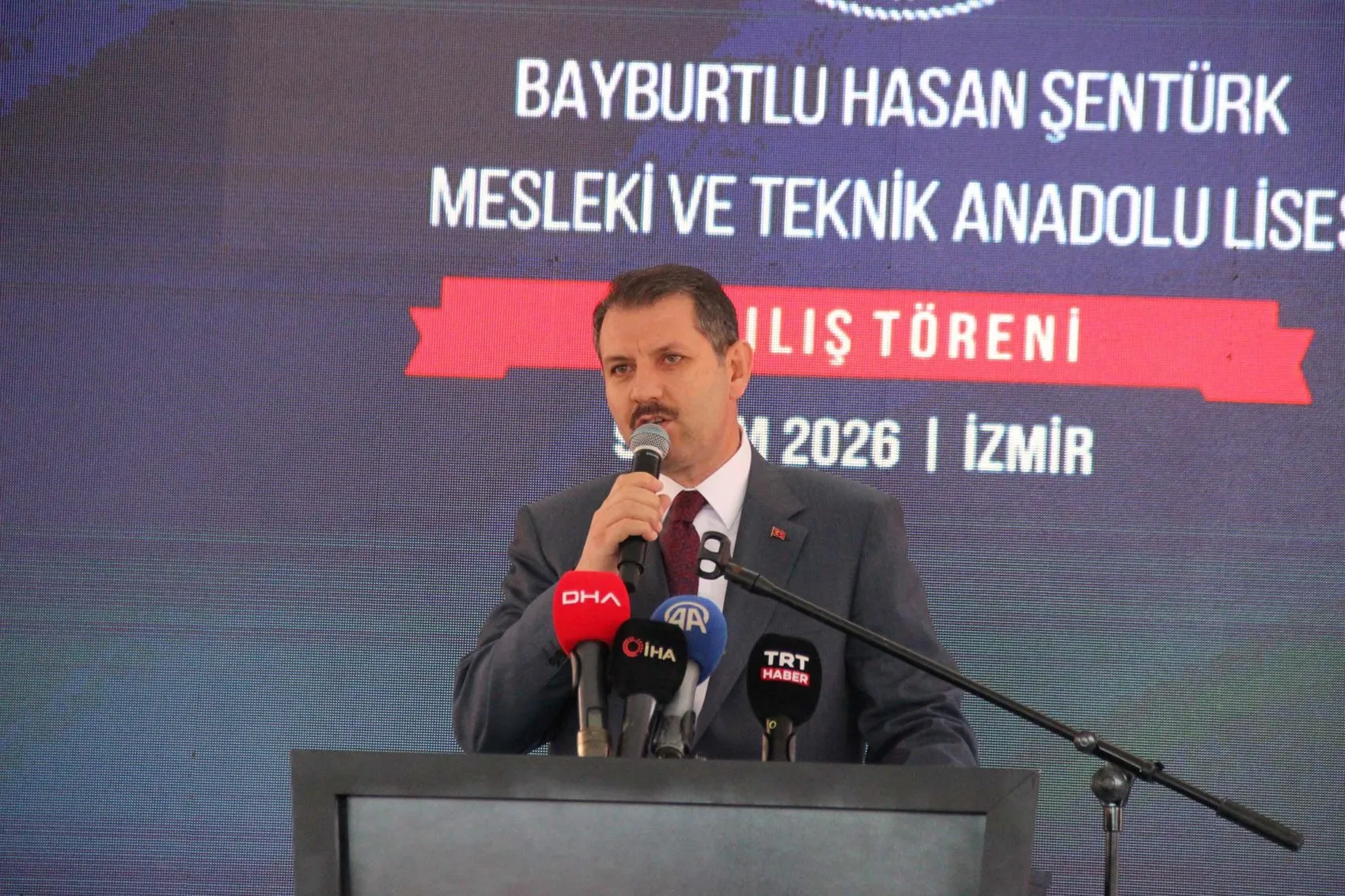 İzmir'de eğitime hayırsever dokunuşu: Bakan Tekin'den yeni okul müjdesi