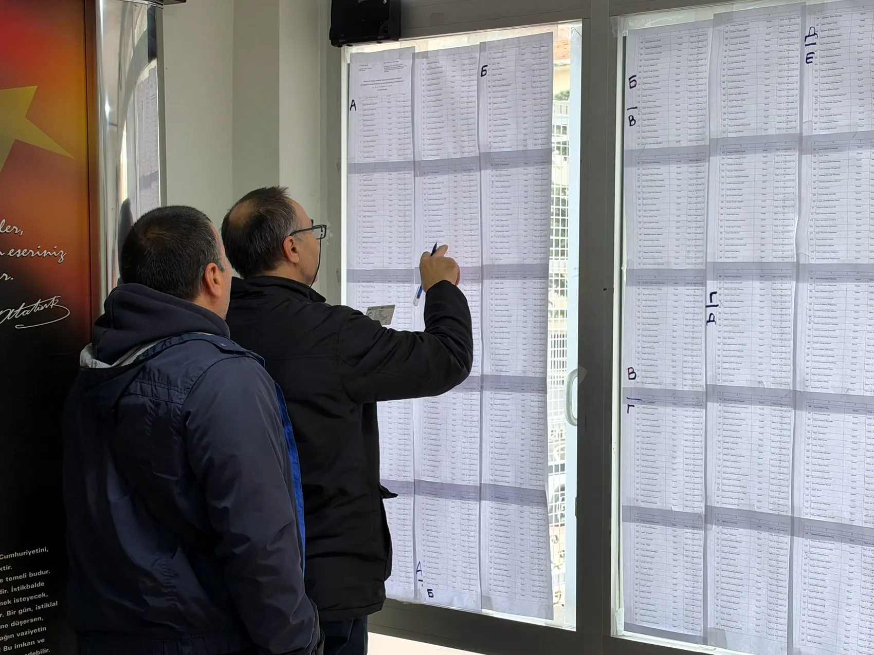 Trakya'da sandık mesaisi: Çifte vatandaşlar Bulgaristan'ın geleceği için oy veriyor