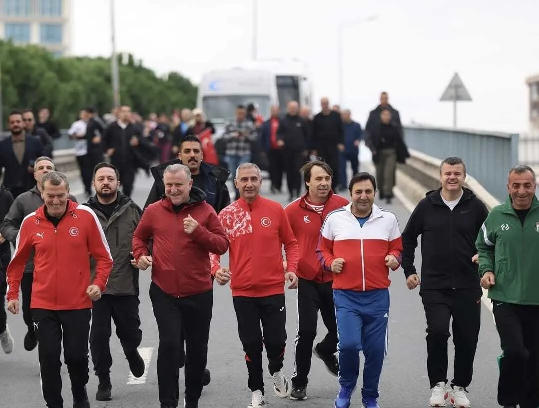 Zeytinburnu'nda Cumhuriyet coşkusu: 2 bin 26 sporcu 10 kilometrelik parkuru nefes nefese tamamladı