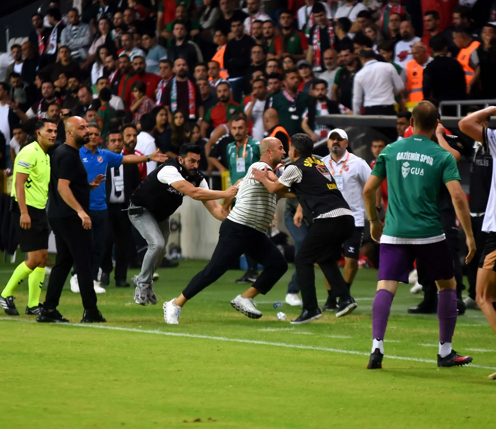 Karşıyaka'da yüzler gülüyor: Eski yöneticiden kritik hamle