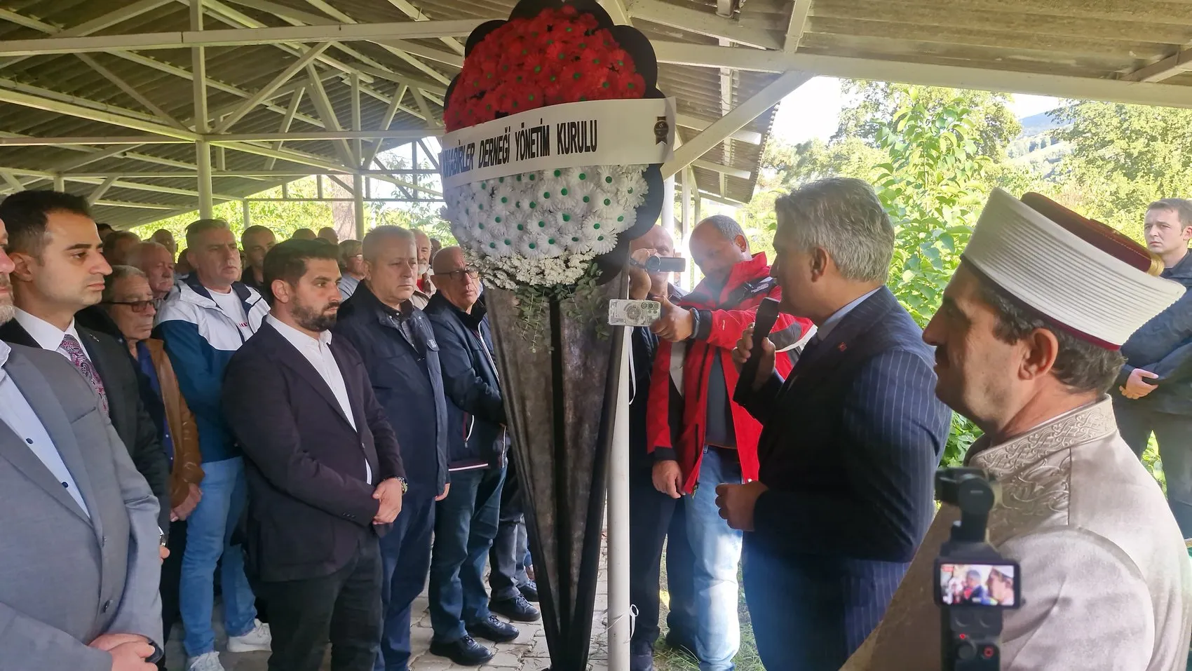 Basın camiasını yasa boğan veda: Recep Levent Öztürk son yolculuğuna uğurlandı