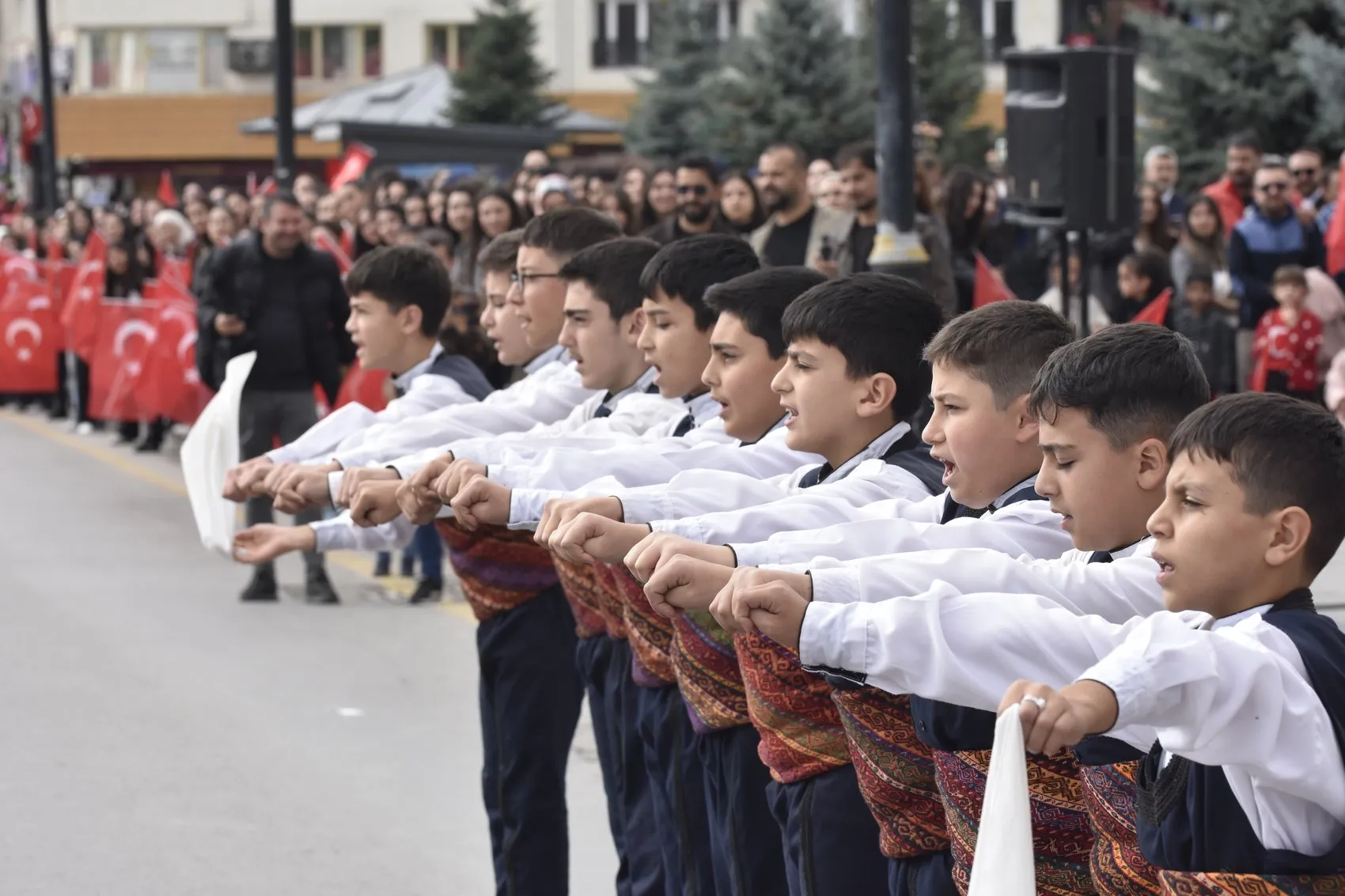 Sivas'ta Cumhuriyet coşkusu sınırları aştı: Avrupalı gençler meydanda haykırdı