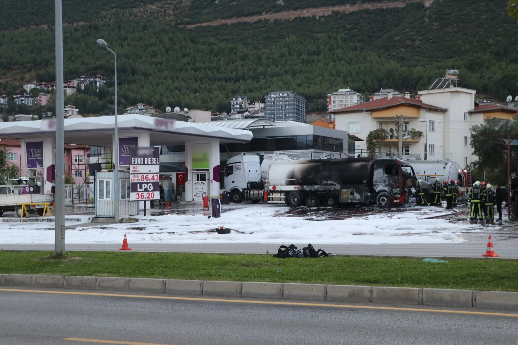 Denizli'de akaryakıt istasyonunda korku dolu anlar: Bir anlık dikkatsizlik faciaya yol açıyordu