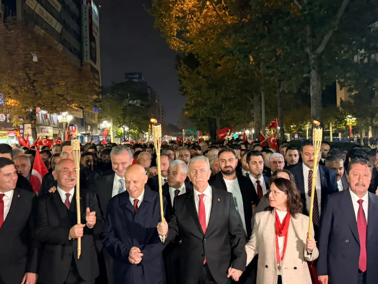 Makamlar Gelip Geçici, Asıl Olan Milletin Emaneti: Mansur Yavaş'tan Cumhuriyet Mesajı