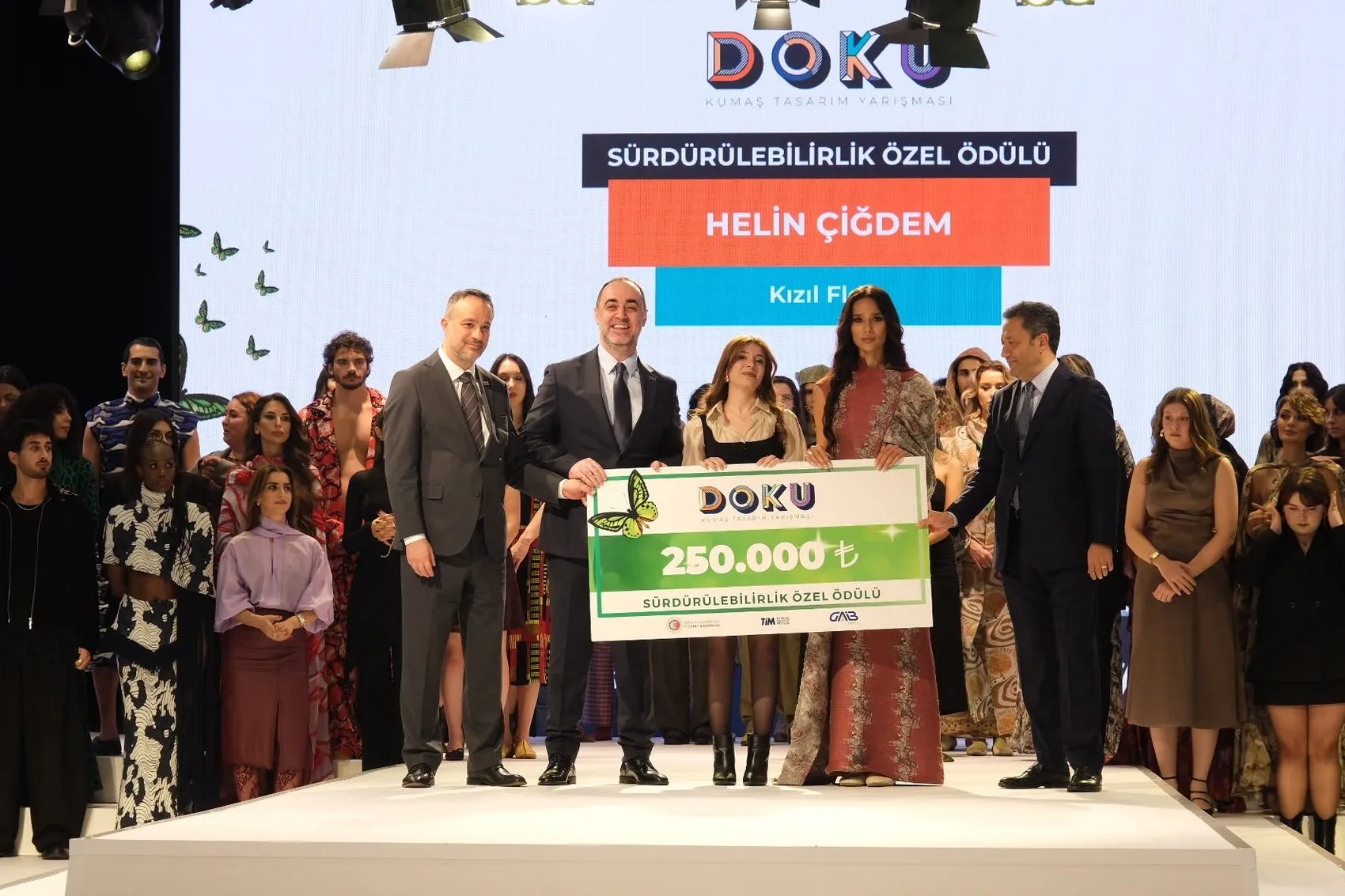Geleceğin Moda Yıldızları Gaziantep'te Podyuma Çıktı: Milyonluk Ödüller Sahiplerini Buldu