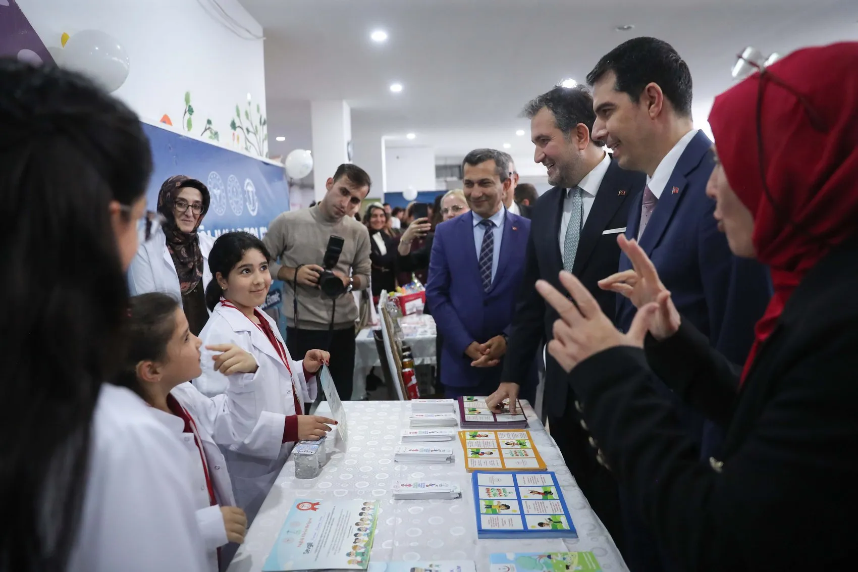 Minik Ellerden Büyük Sorumluluk: İşitme Engelli Öğrenciler Sağlık Elçisi Oldu