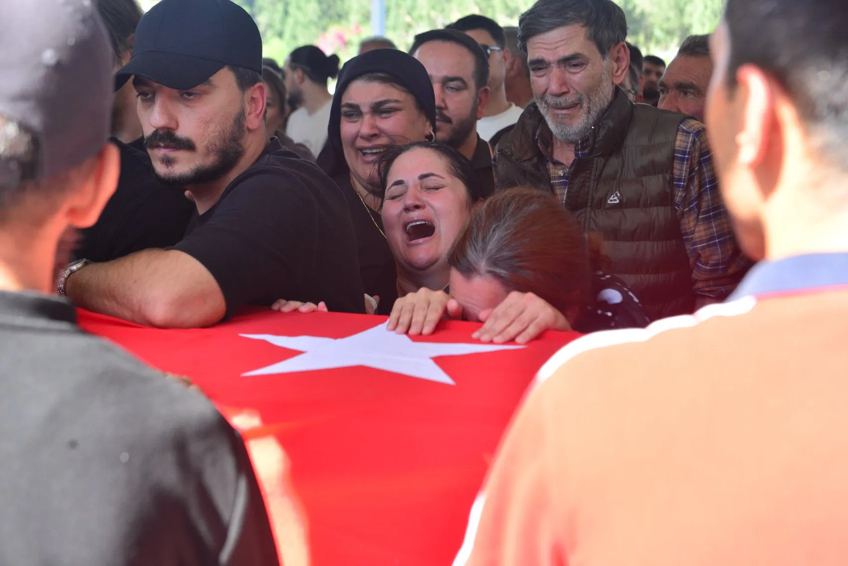 Denizden gelen acı haber Adana'yı yasa boğdu: Genç yolcu son yolculuğuna uğurlandı