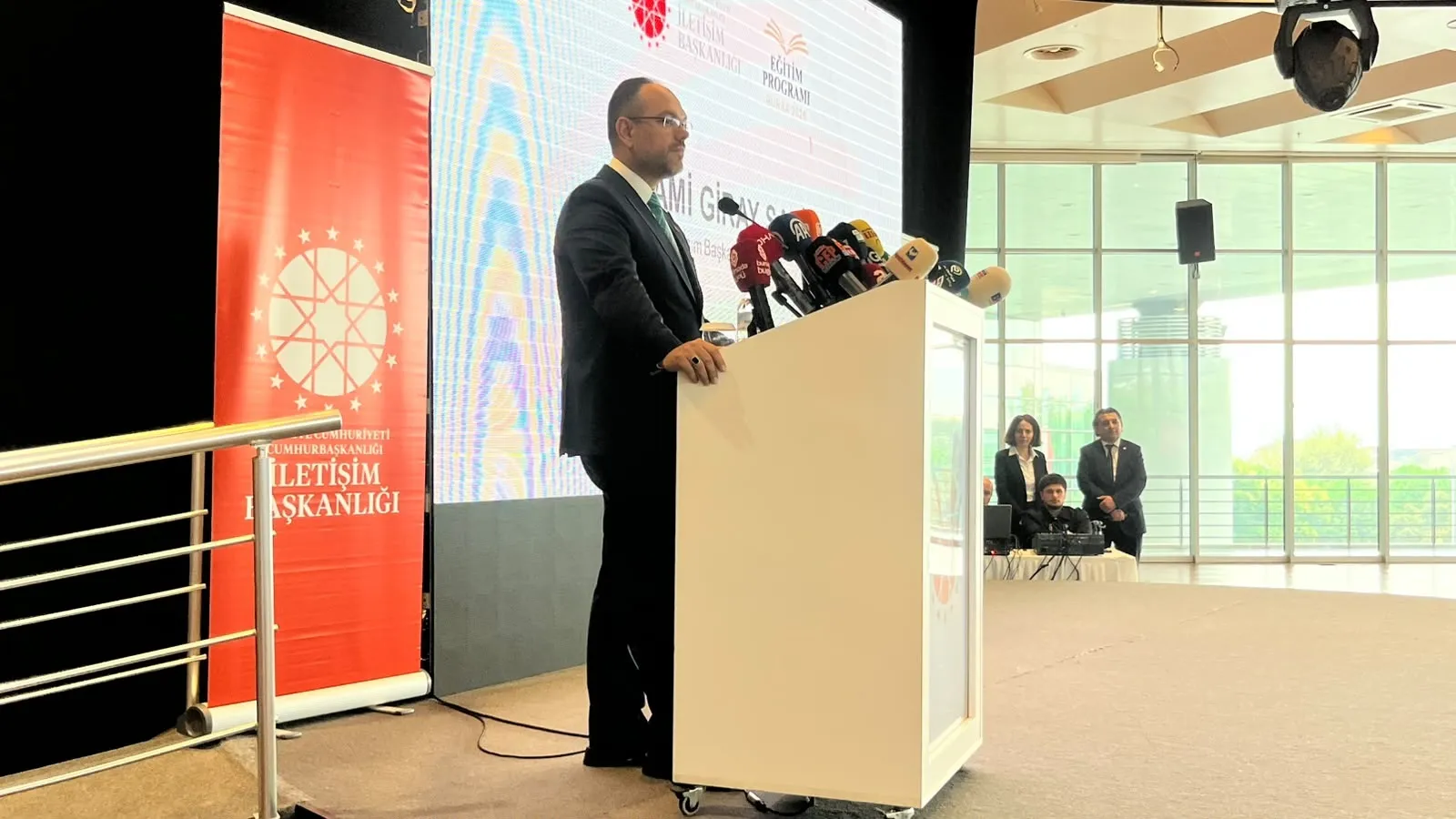 Dijital çağın yeni tehlikesi: Yapay zeka algoritmaları gerçeği büküyor mu?