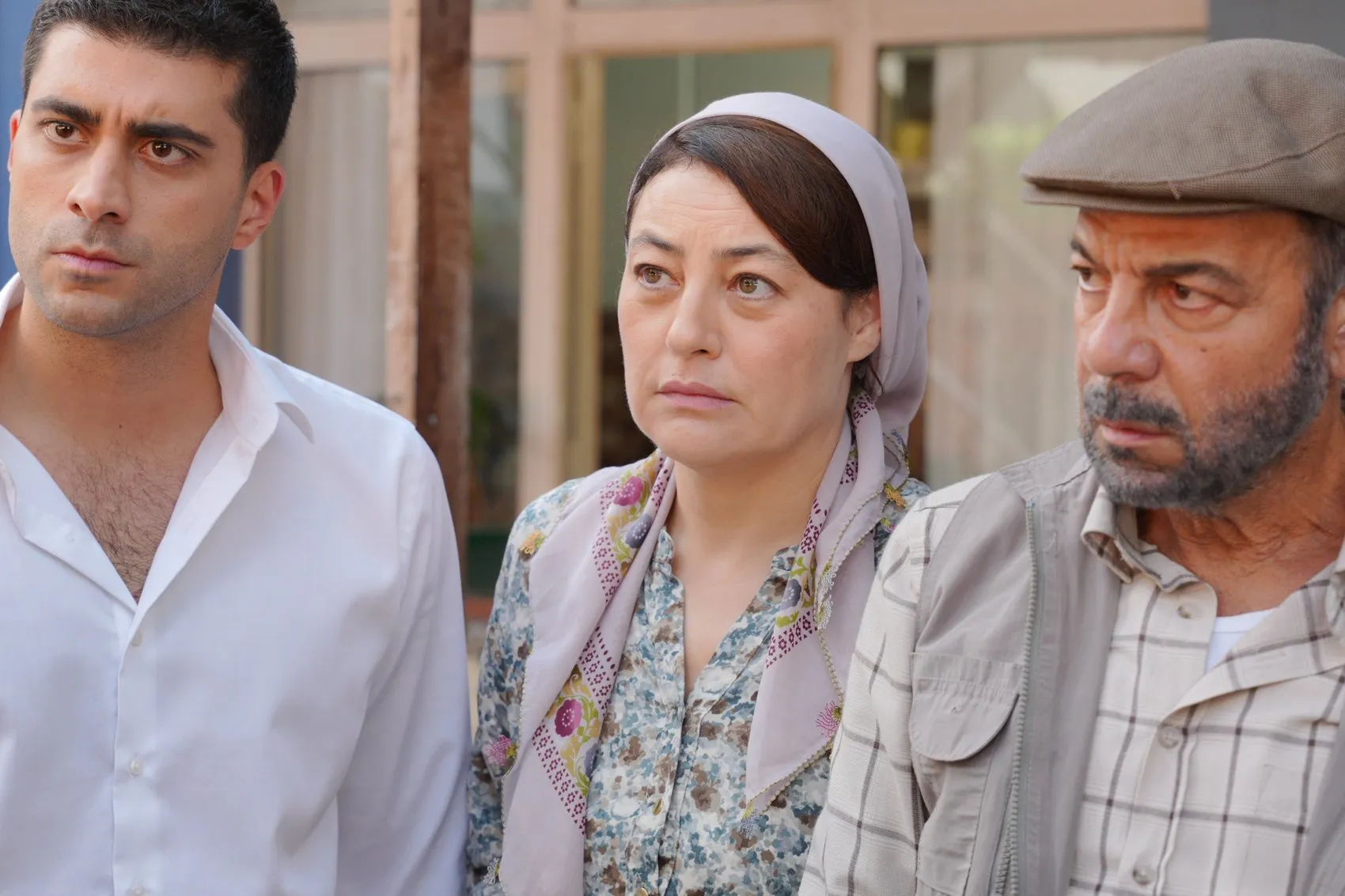 Nergis Öztürk'ün sahnedeki ustalığı ödülle taçlandı: Nimet karakteriyle ekranı, tiyatroyla jüriyi büyüledi