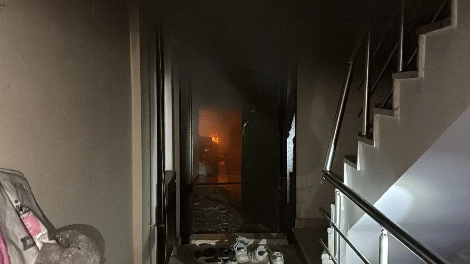 Kütahya'da şafak vakti korkutan alevler: Apartman sakinleri sokağa döküldü